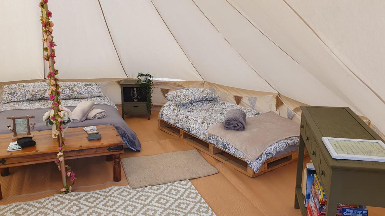 Calon Y Goedwig Glamping 호텔 랸도베리 외부 사진