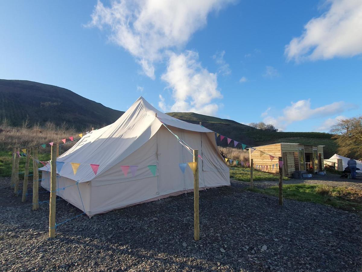 Calon Y Goedwig Glamping 호텔 랸도베리 외부 사진