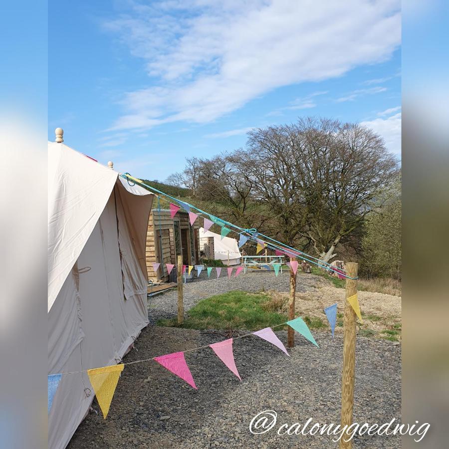Calon Y Goedwig Glamping 호텔 랸도베리 외부 사진