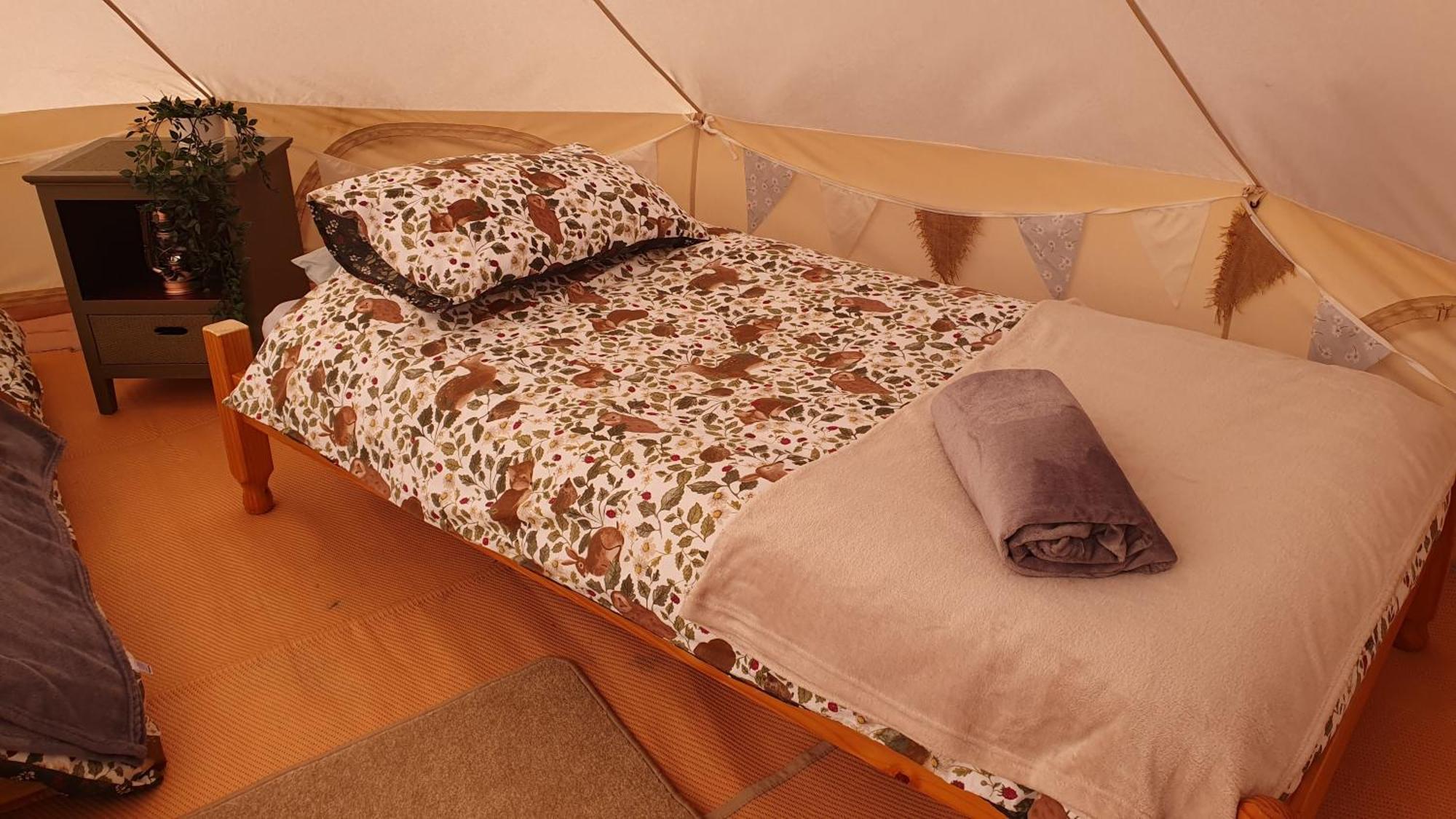 Calon Y Goedwig Glamping 호텔 랸도베리 외부 사진