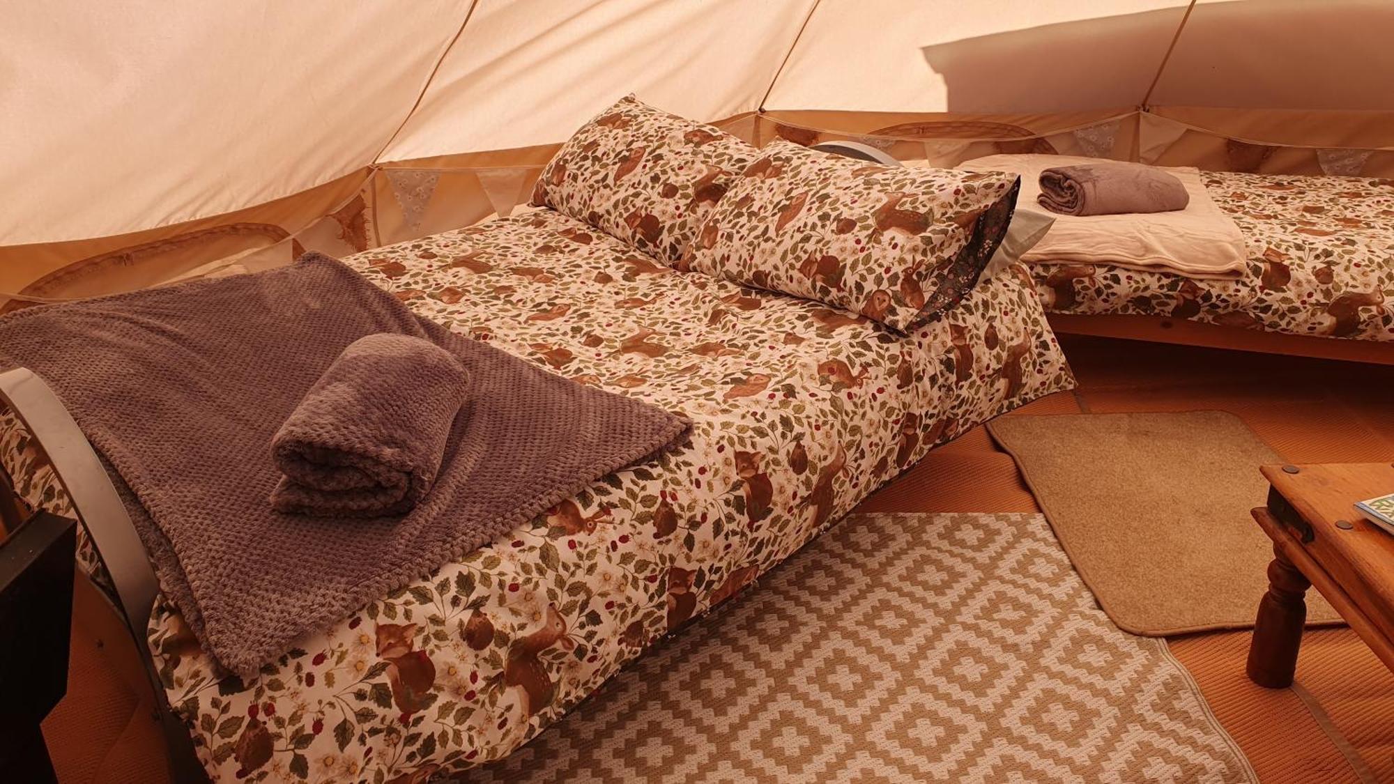 Calon Y Goedwig Glamping 호텔 랸도베리 외부 사진