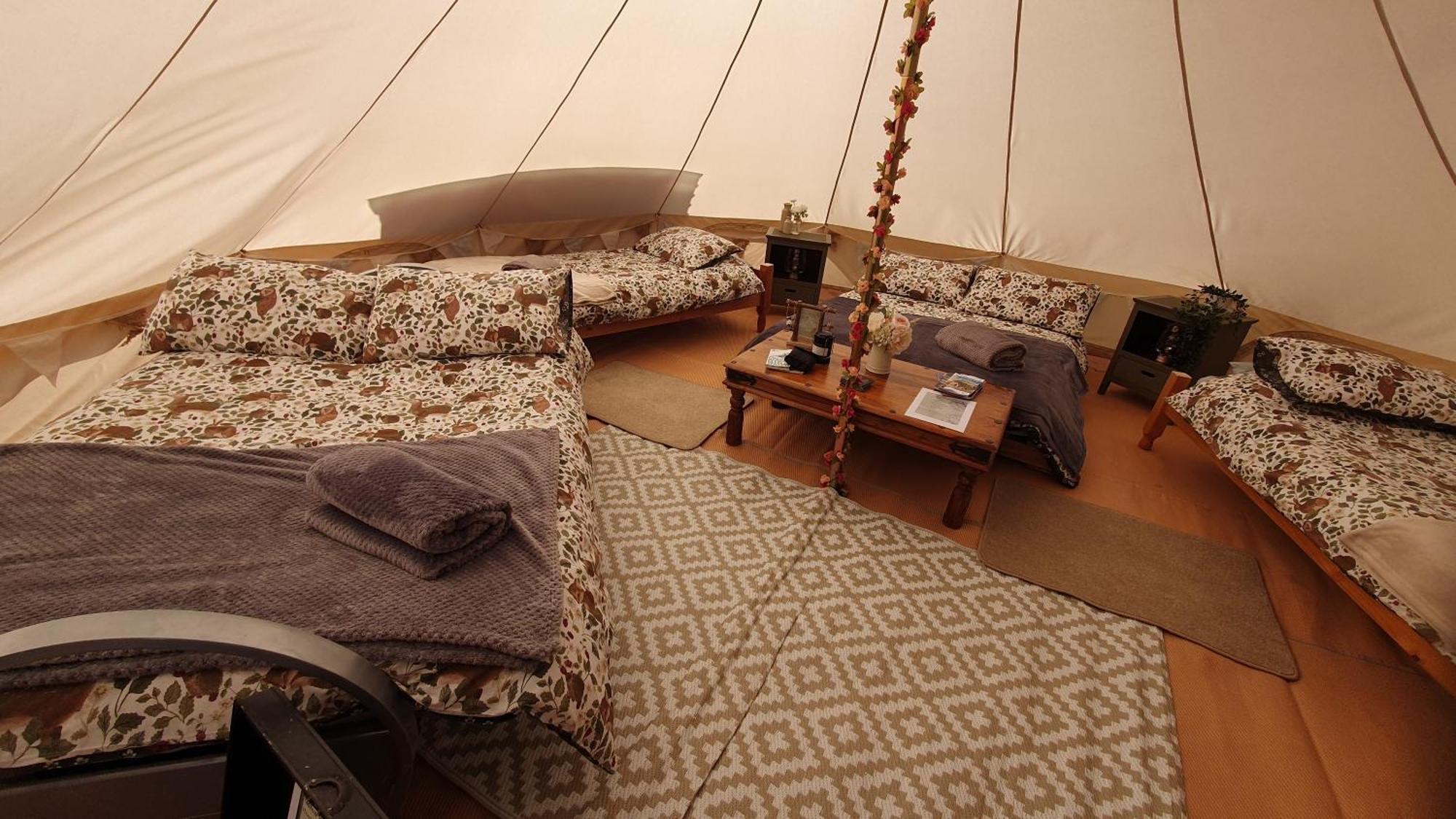 Calon Y Goedwig Glamping 호텔 랸도베리 외부 사진