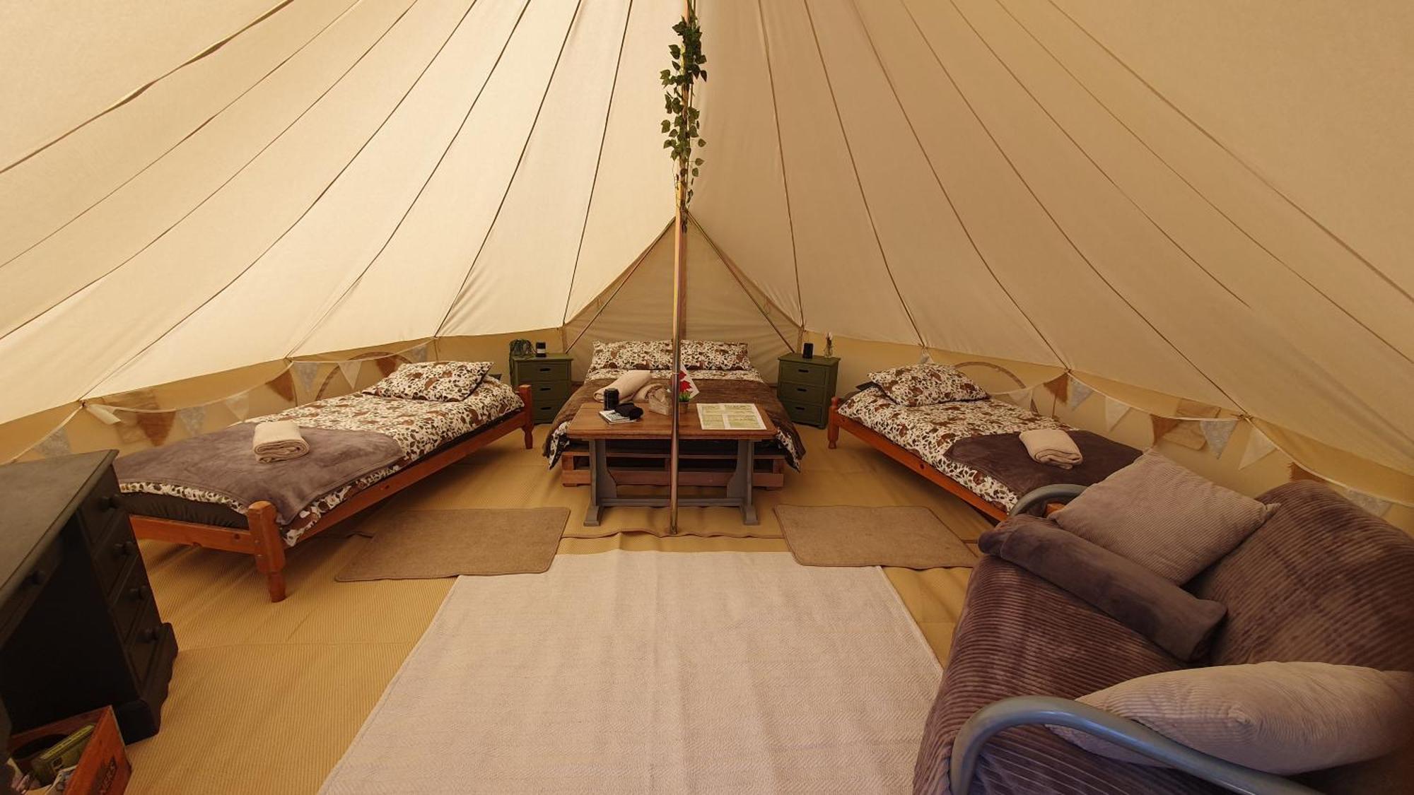 Calon Y Goedwig Glamping 호텔 랸도베리 외부 사진