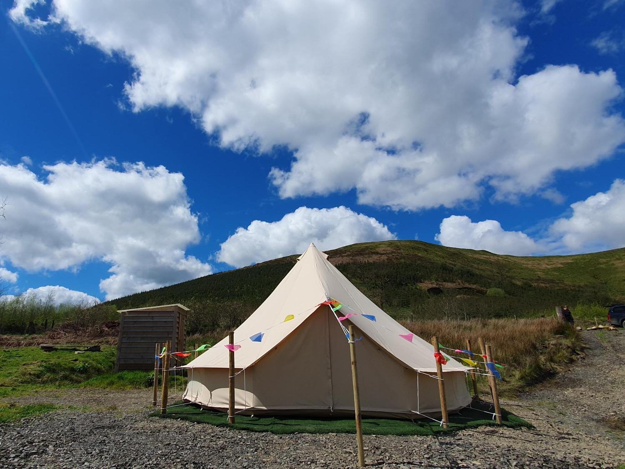 Calon Y Goedwig Glamping 호텔 랸도베리 외부 사진
